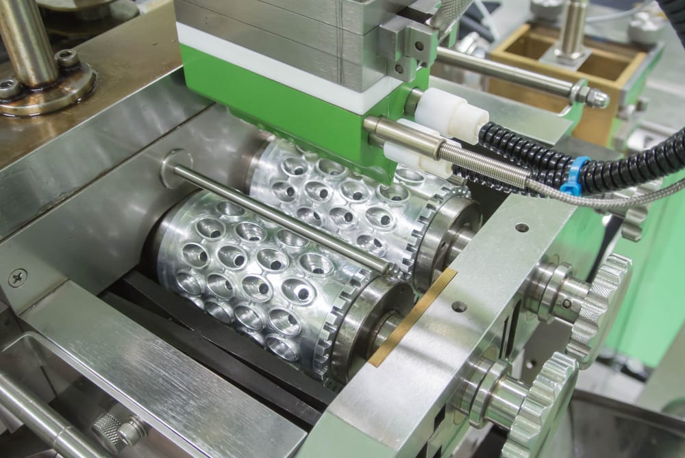 Rotary die encapsulator rollers forming softgel capsules